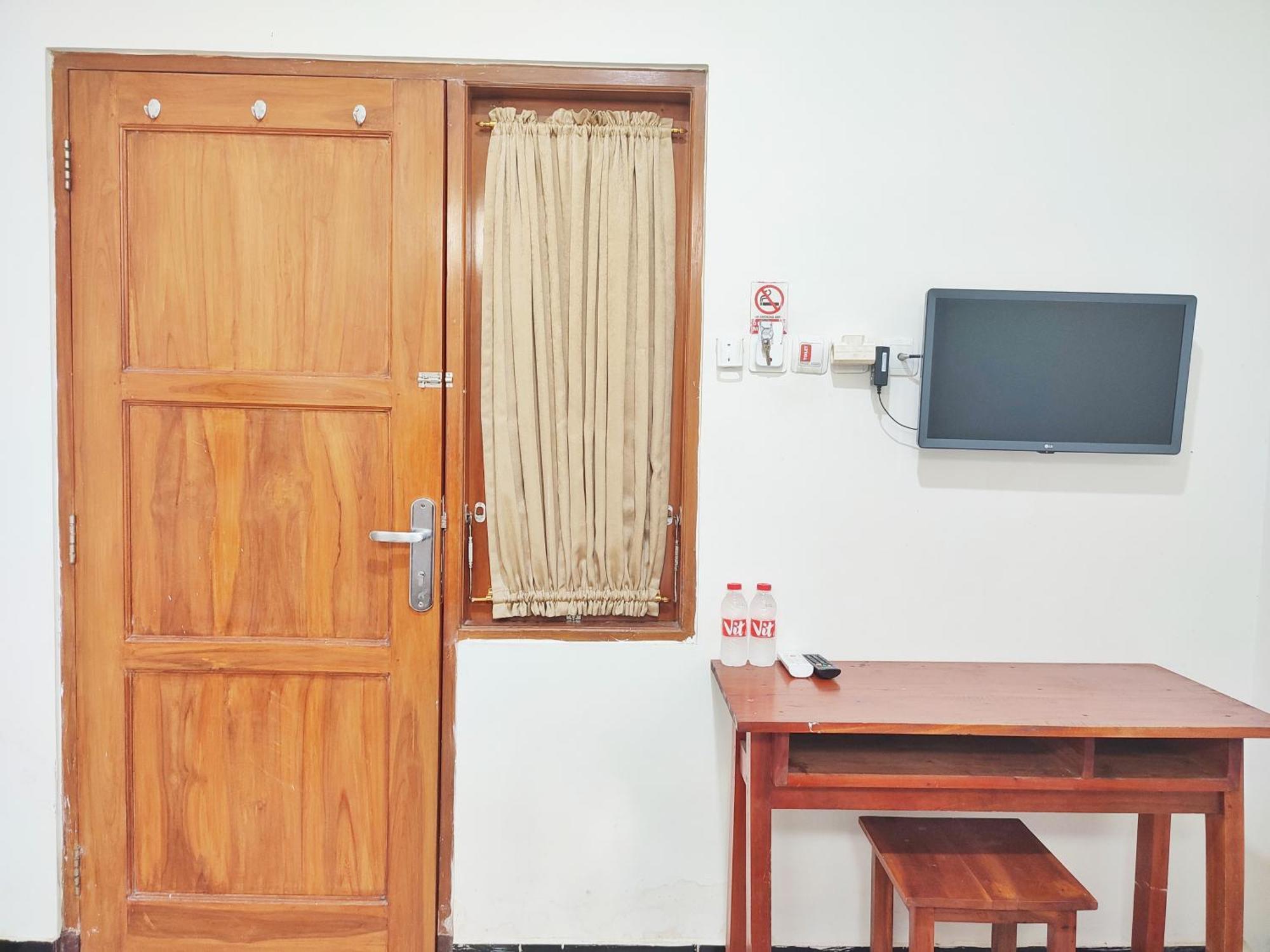 Happy Syariah Hotel Near Jombor Mitra Reddoorz Sleman  Exterior photo