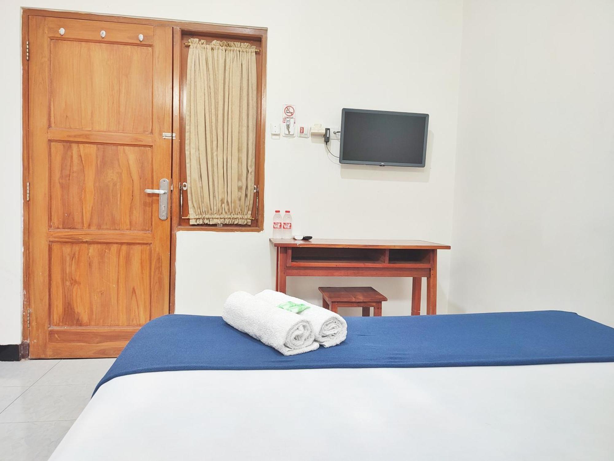 Happy Syariah Hotel Near Jombor Mitra Reddoorz Sleman  Exterior photo