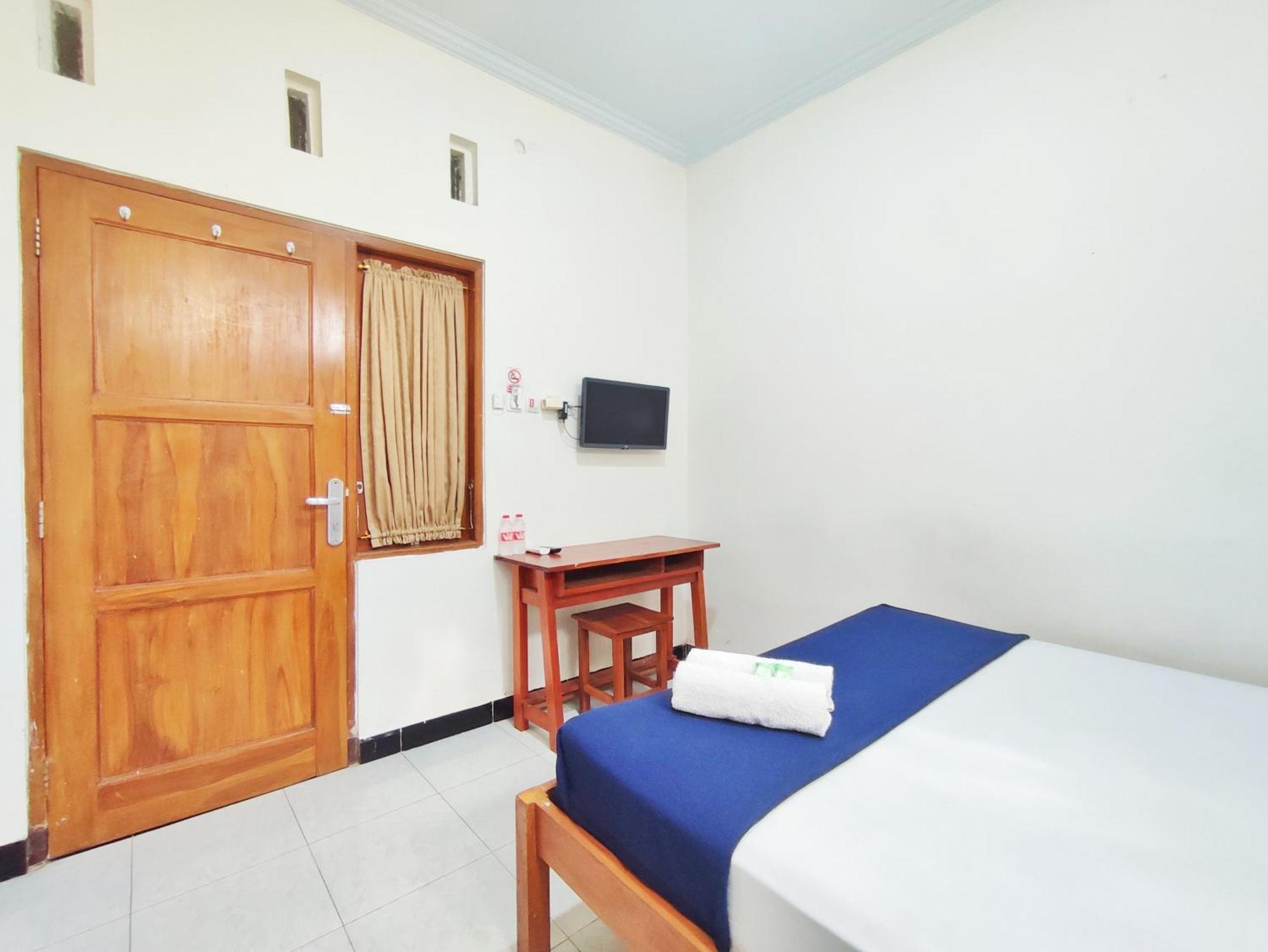Happy Syariah Hotel Near Jombor Mitra Reddoorz Sleman  Exterior photo