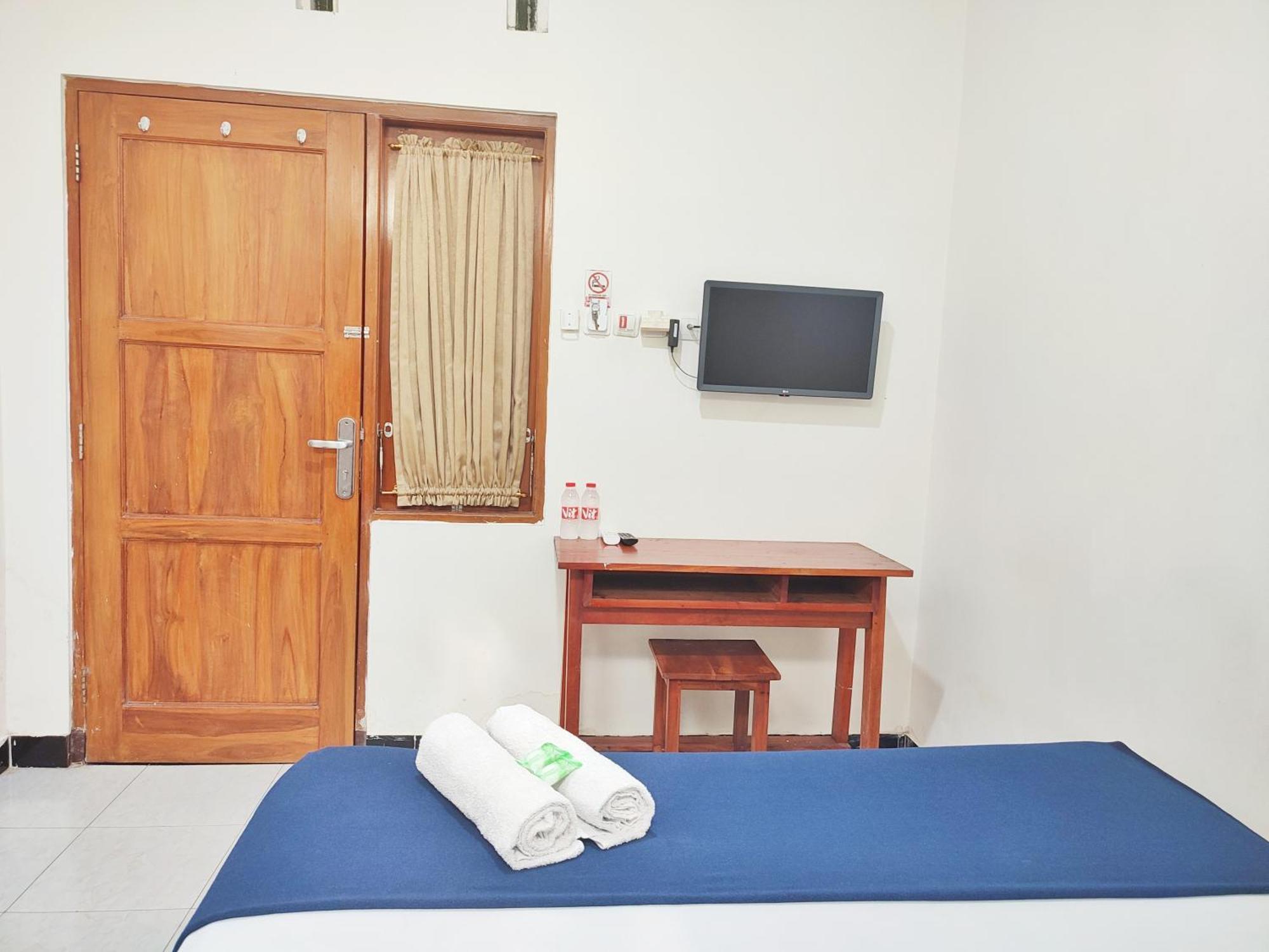 Happy Syariah Hotel Near Jombor Mitra Reddoorz Sleman  Exterior photo