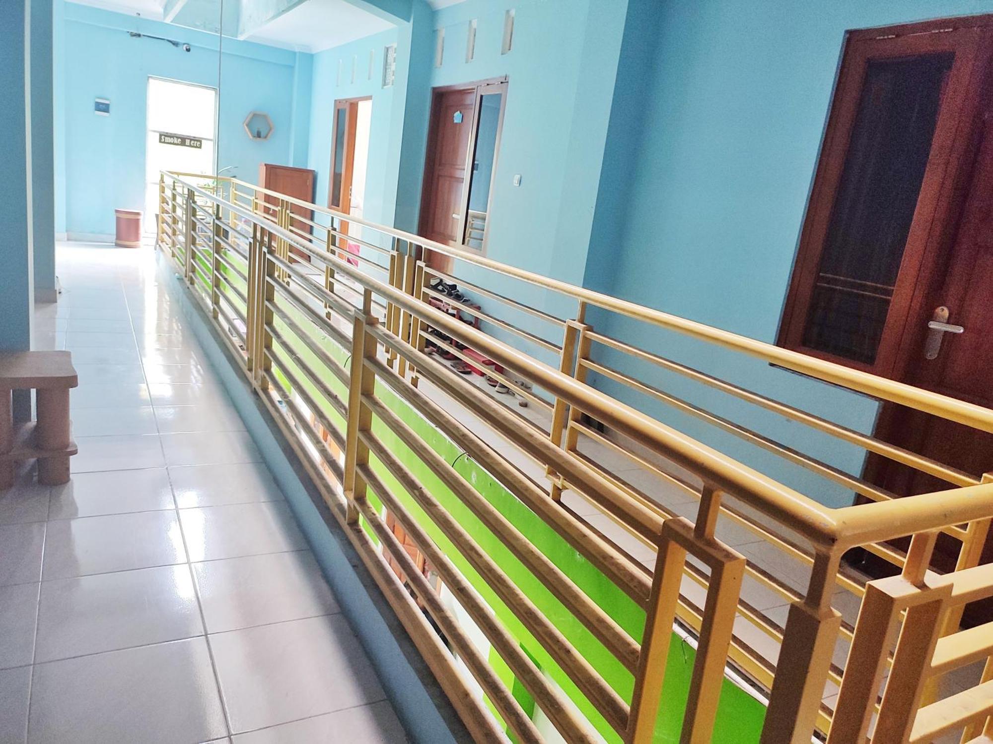 Happy Syariah Hotel Near Jombor Mitra Reddoorz Sleman  Exterior photo